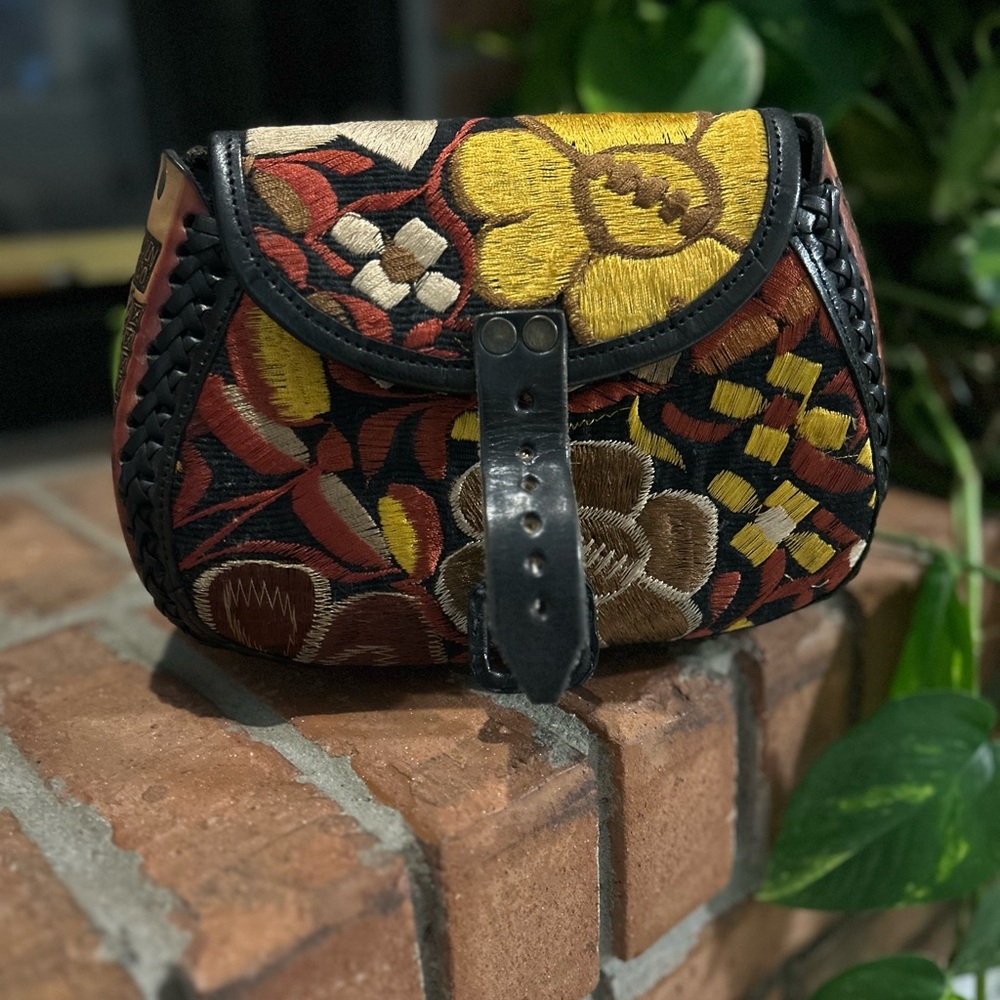 Elegant Floral Embroidered Clutch